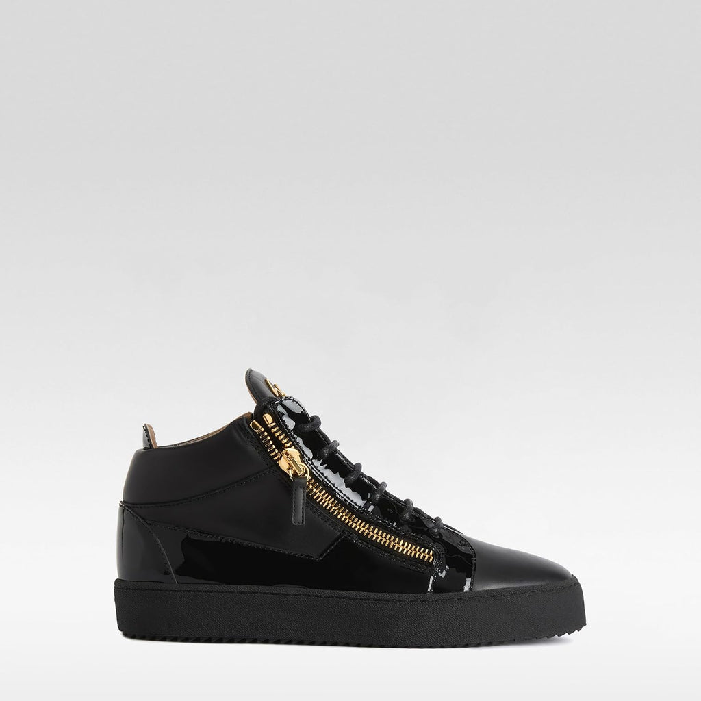 Giuseppe Zanotti, Kriss